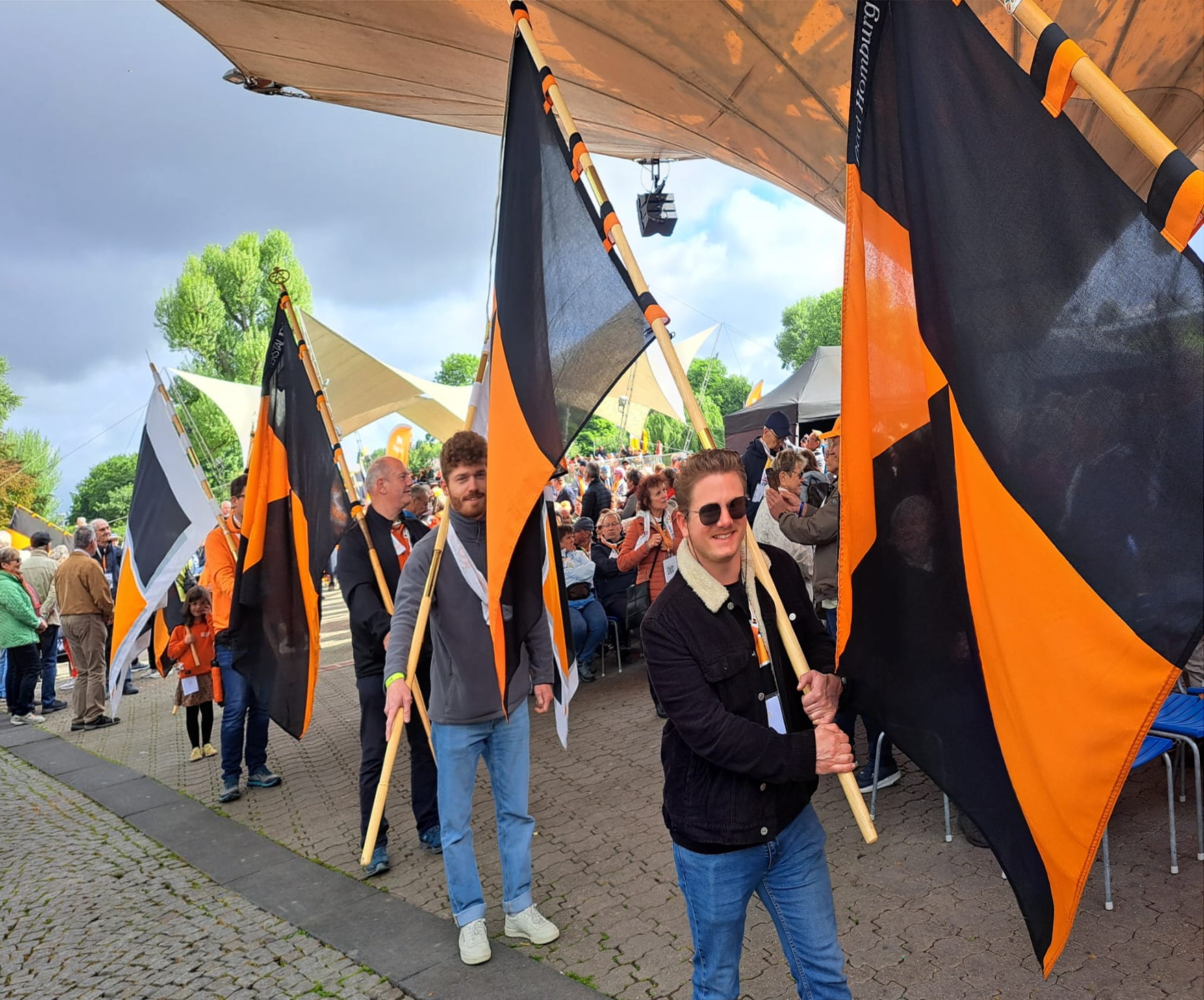 Kolp175 Mai 2025 Fahnen