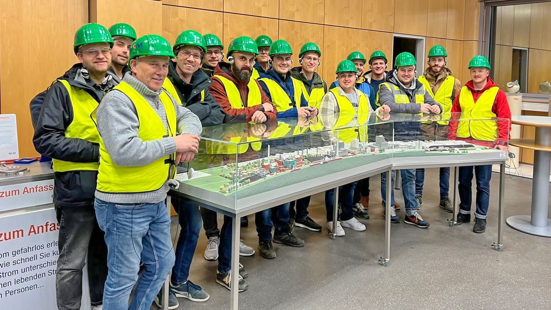 Die Mittwochsgruppe der KFE im Kraftwerk Mannheim